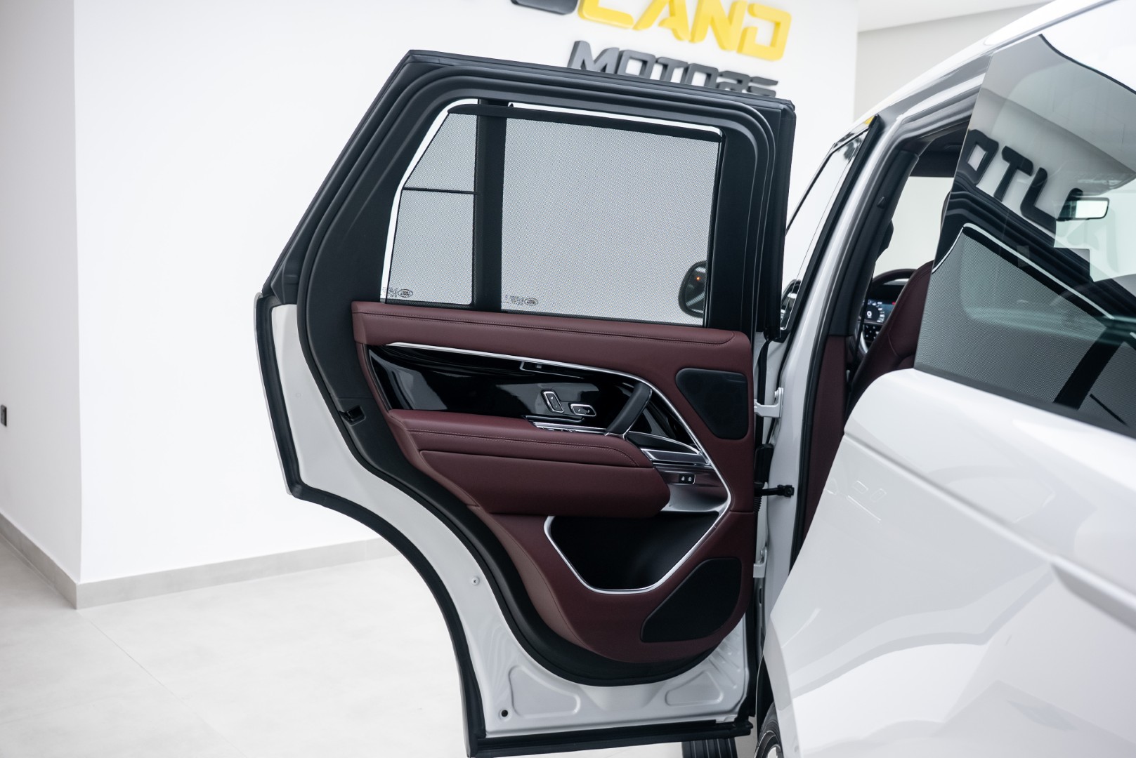 2023 RANGE ROVER P530 AUTOBIOGRAPHY MAIN DEALER WARRANTY AND SERVICE.